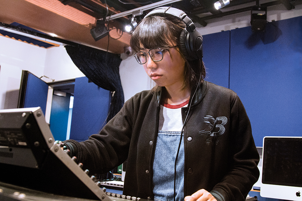 Kong was awarded a Jaeger-LeCoultre Performing Arts Scholarship in recognition for her talent